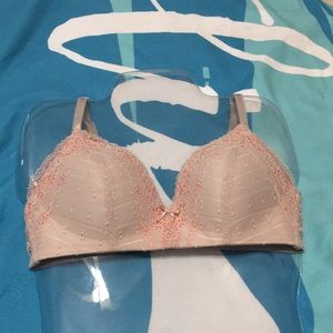 GAP BODY WIRELESS PEACH & NUDE LACE BRA